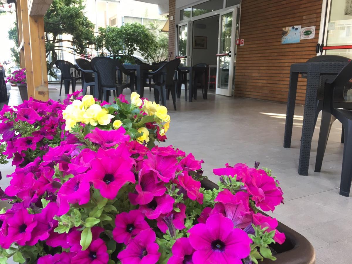 Hotel Rebola ريميني المظهر الخارجي الصورة