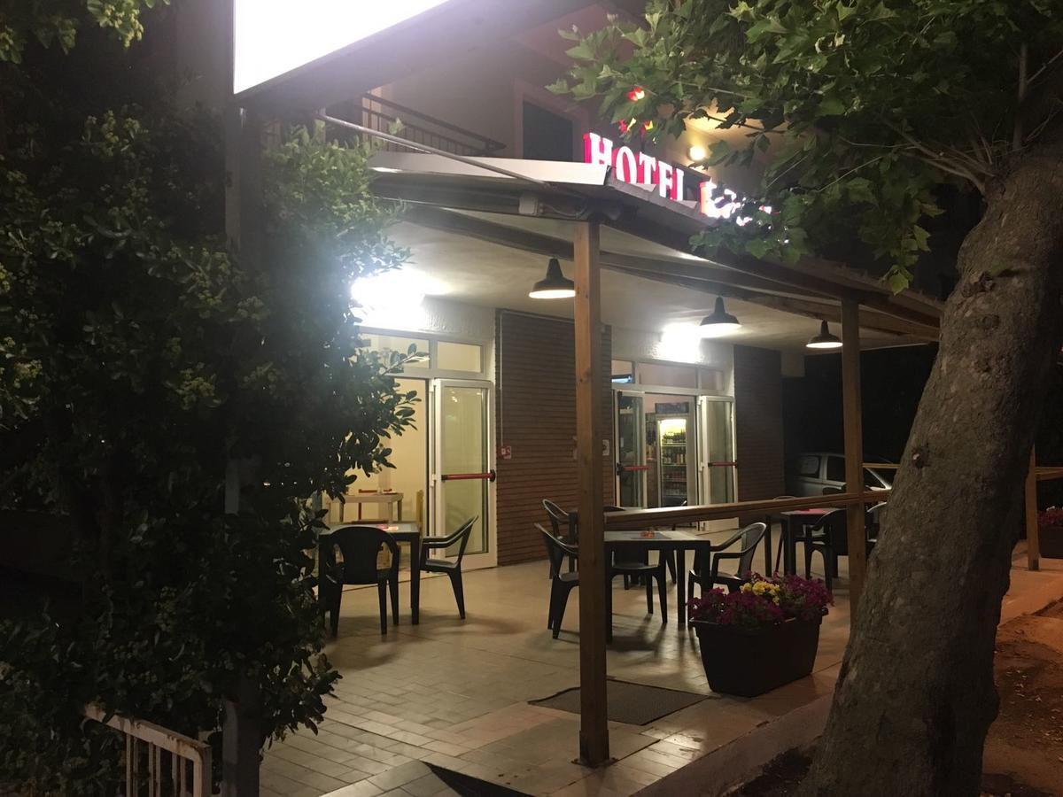 Hotel Rebola ريميني المظهر الخارجي الصورة